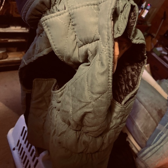 Brand new Medium Size dog winter coat 20” back 8” Chest zipper pocket on back - Picture 4 of 4